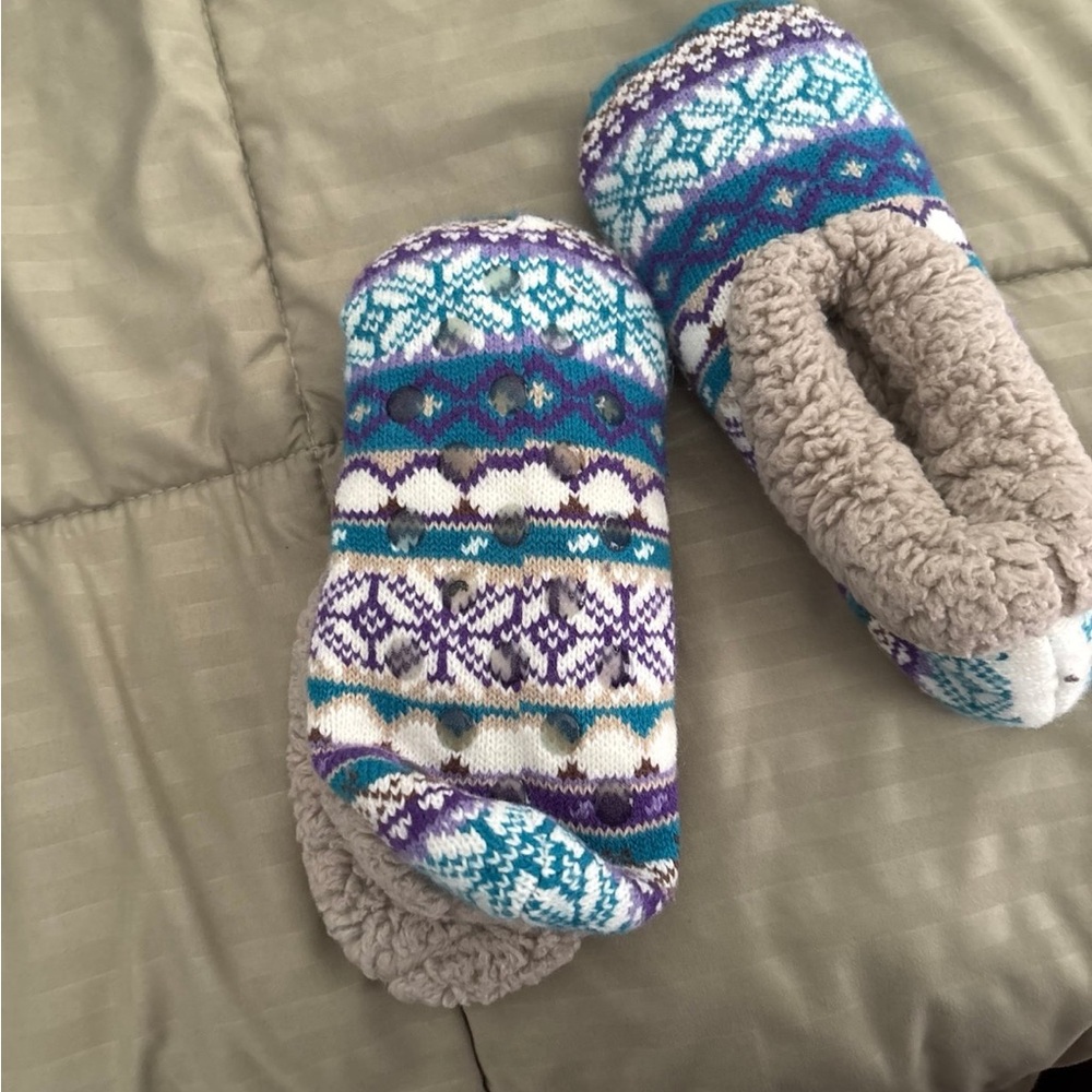 Cozy Patterned Slippers - Picture 2 of 2
